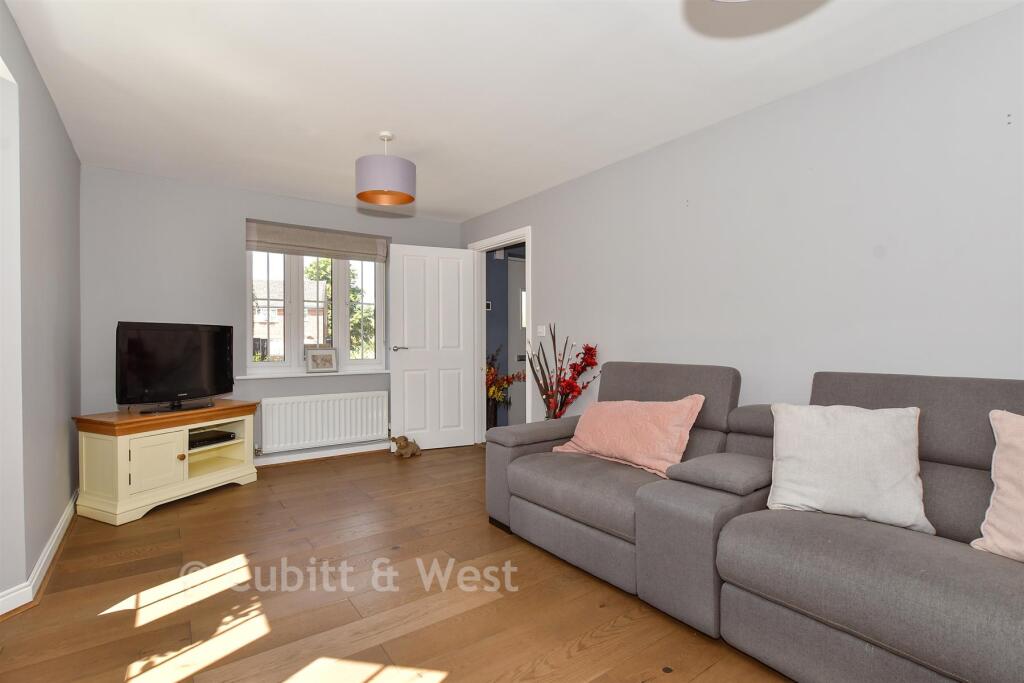House in Waverley, Cranleigh - View 5