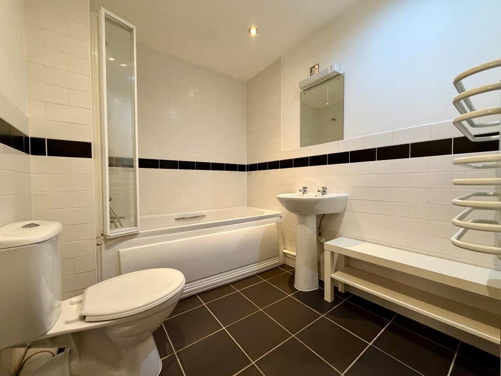 Apartment in Birmingham, Calthorpe Fields - More