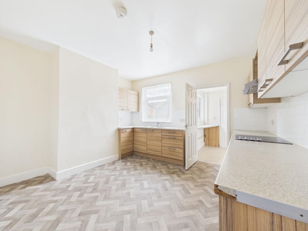 House in Gedling, Nottinghamshire - More