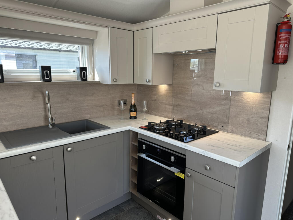 The Oaks Holiday Park, Chapel Road, Bucklesham, IP10 photo 3