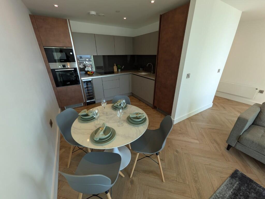 Main image of property: Anaconda cut, 100 Greengate, M3