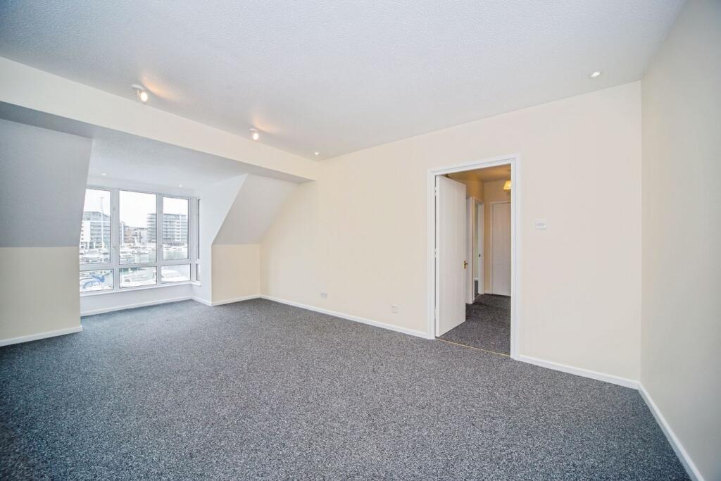 Apartment in Southampton - View 3