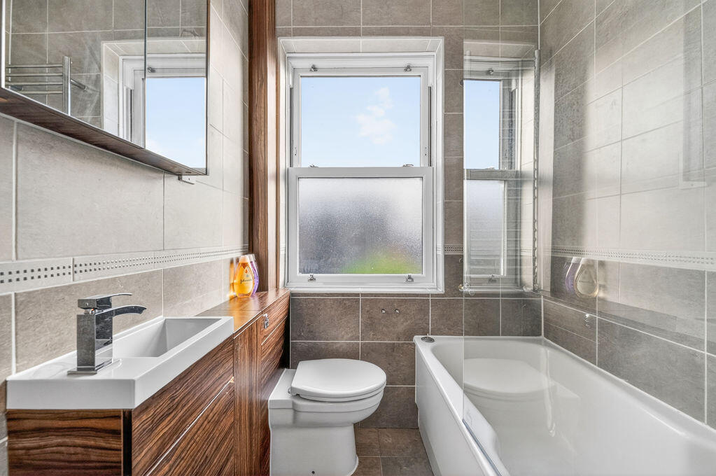House in London - View 5
