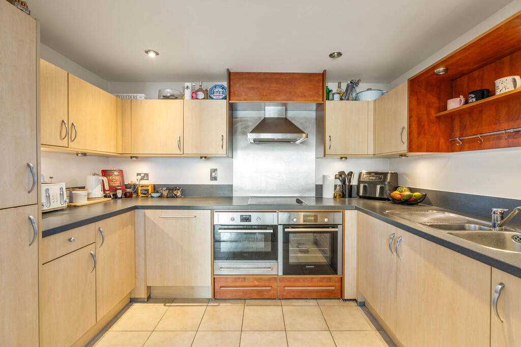 Apartment in London - View 5