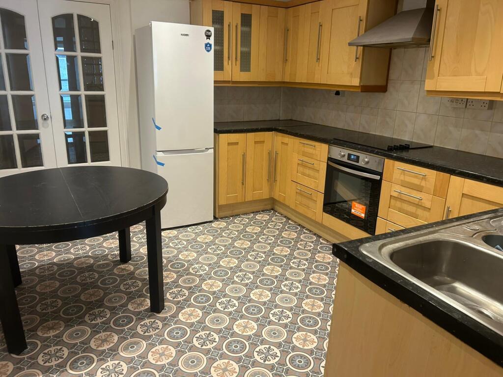 Main image of property: The Broadway, Friern Barnet Road, Friern Barnet, N11