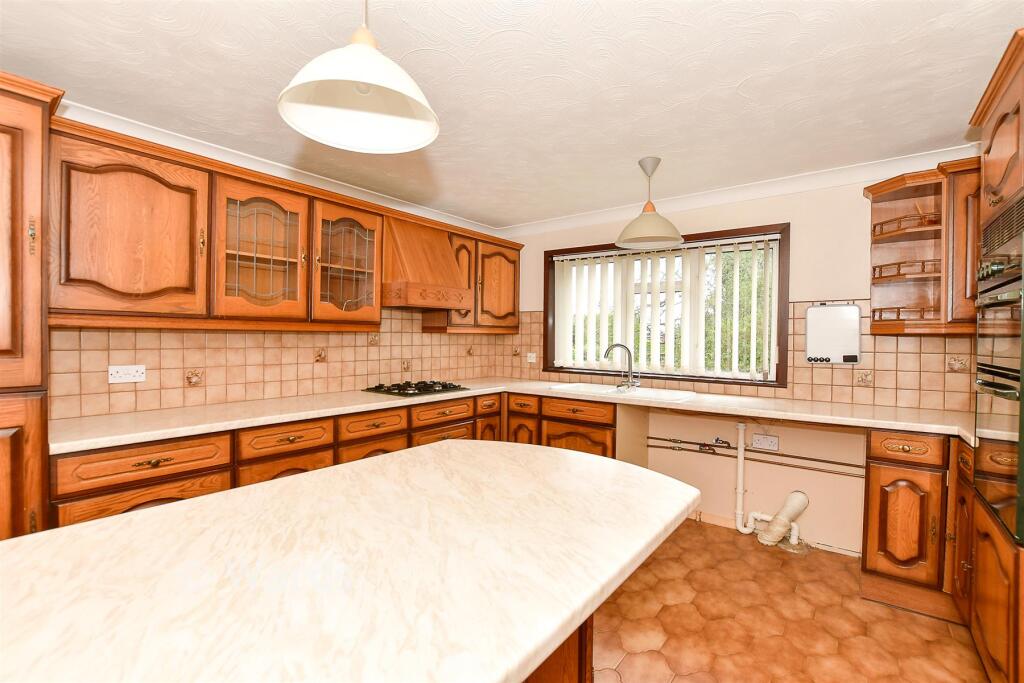 Snipe Close, Pembury, Tunbridge Wells, Kent photo 4