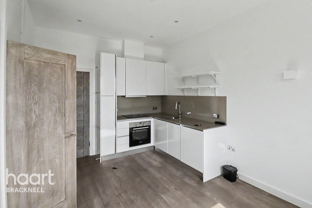 Main image of property: 50 Wellington Street, Slough