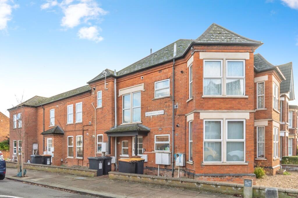 Goldington Avenue,Bedford photo 2
