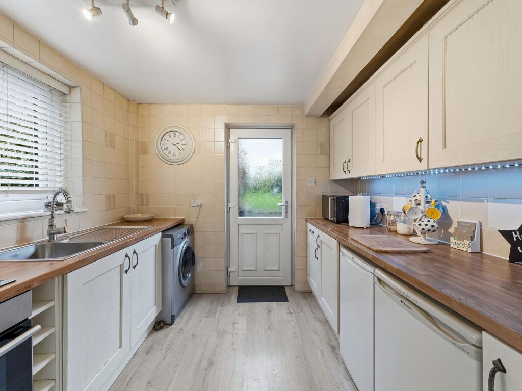 Beckett Avenue, Carlton-In-Lindrick, S81 photo 3