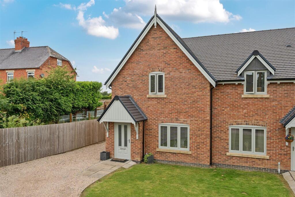 3-bed semi-detached on Queens Head, Nr Oswestry., £294,995