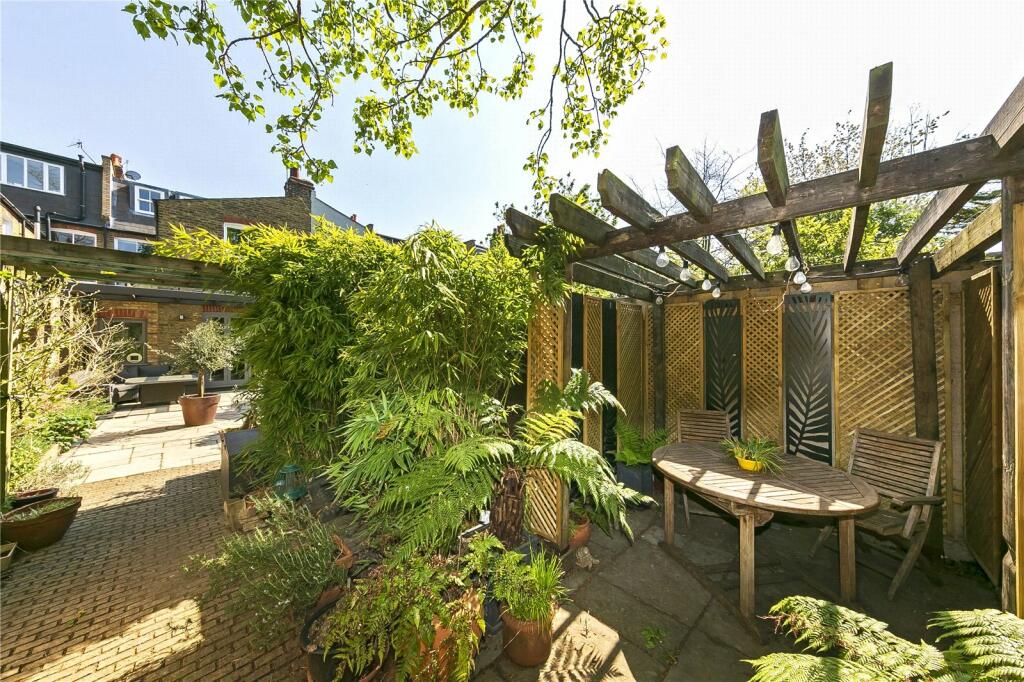 House in Twickenham - View 3