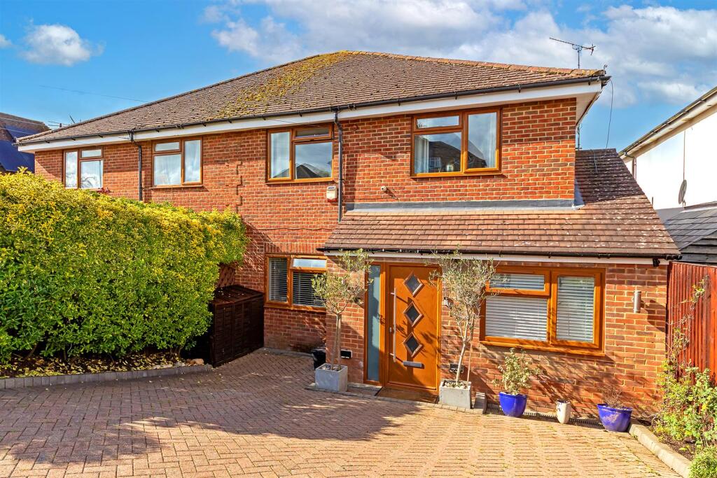 Mount Drive, Park Street, St. Albans