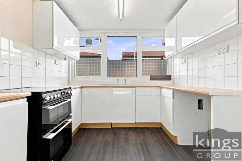 House in Harlow, Staple Tye - View 3