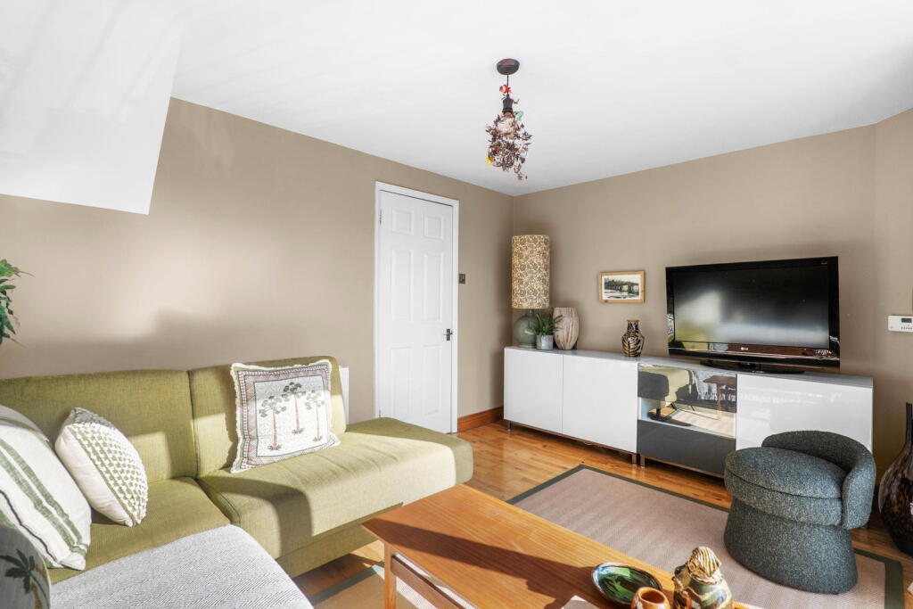 House in Worcester, Worcestershire - More