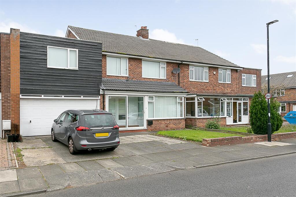 5-bed semi-detached on Oakhurst Drive, Gosforth, Newcastle upon Tyne, £495,000