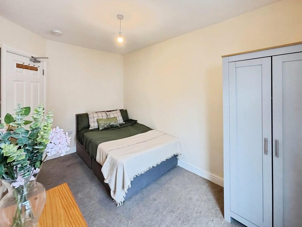House in Yeovil, Somerset - View 2