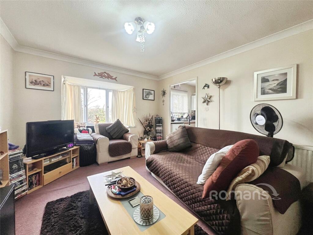 Amber Court, Redan Gardens, Aldershot photo 2