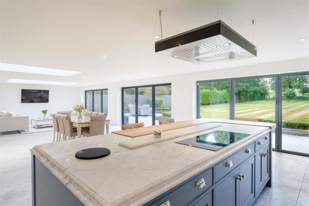 Moulton Lane, Boughton, Northampton – další
