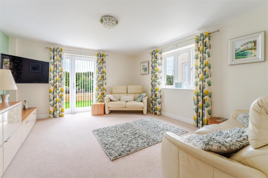 Immaculate three bedroom family home on the rural fringes of Claverham photo 4