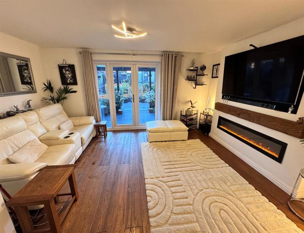 House in High Peak, Chapel-en-le-Frith - View 3
