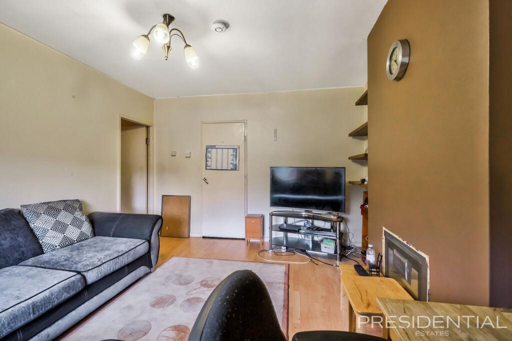 Apartment in London, Clayhall - View 5