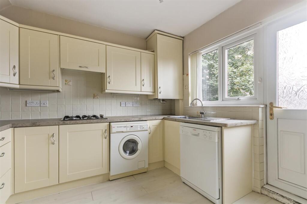 House in Leeds, Yeadon Banks, Shaw Lane - View 5