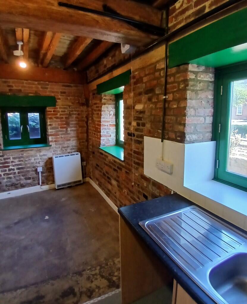 Main image of property: Double Street, Spalding, Lincolnshire, PE11