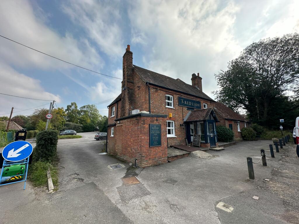 Main image of property: The Red Lion, Aldworth Road, Upper Basildon, Reading, RG8 8NG