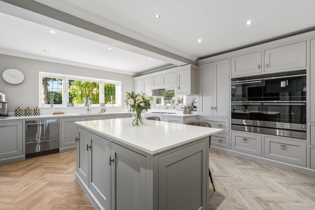  Hertfordshire, SAWBRIDGEWORTH, CM21 photo 2