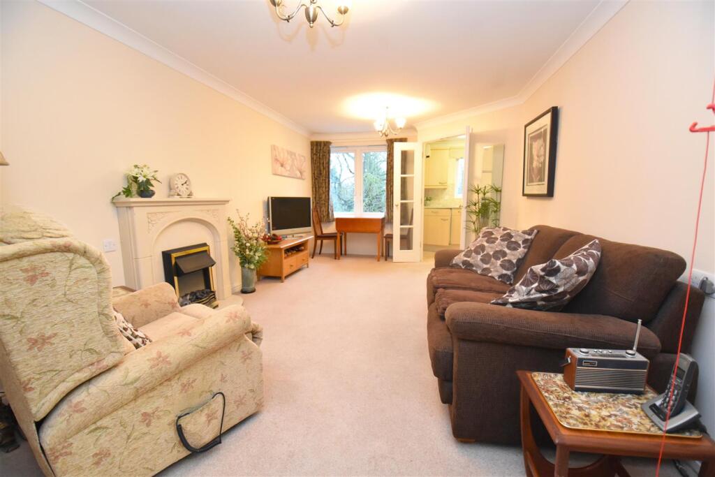 Ashingdon Road, Rochford photo 2