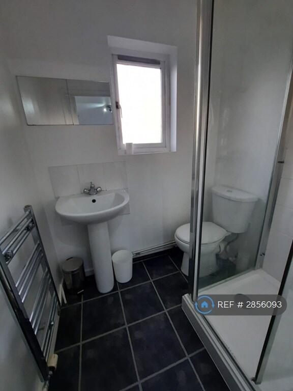 6 bedroom terraced house for rent