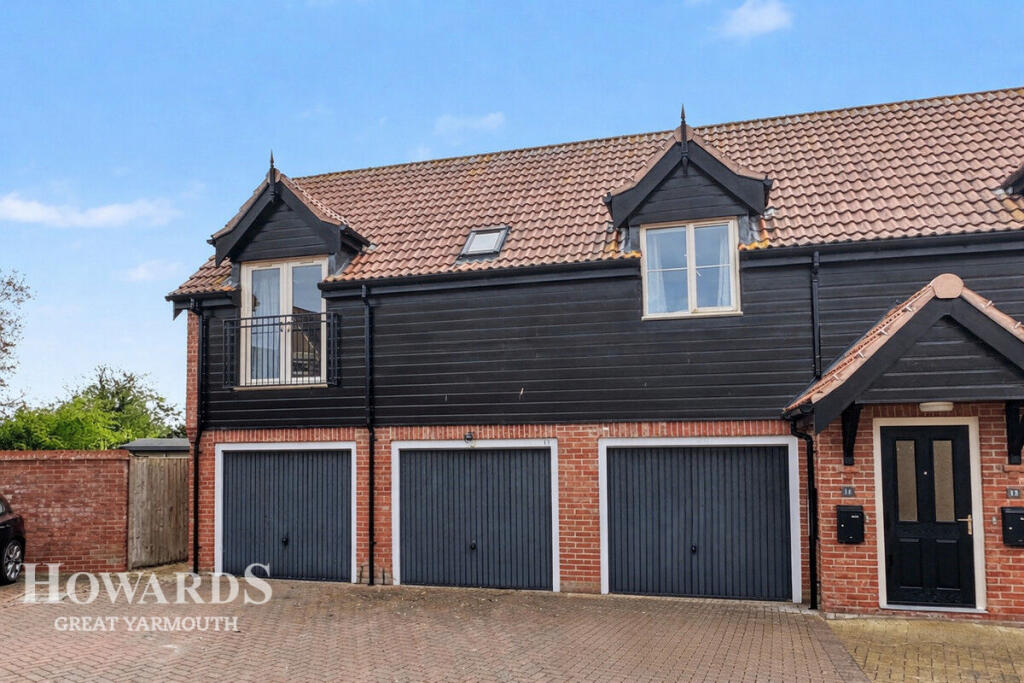 1-bed flat on Marsh Road, Hemsby, £165,000
