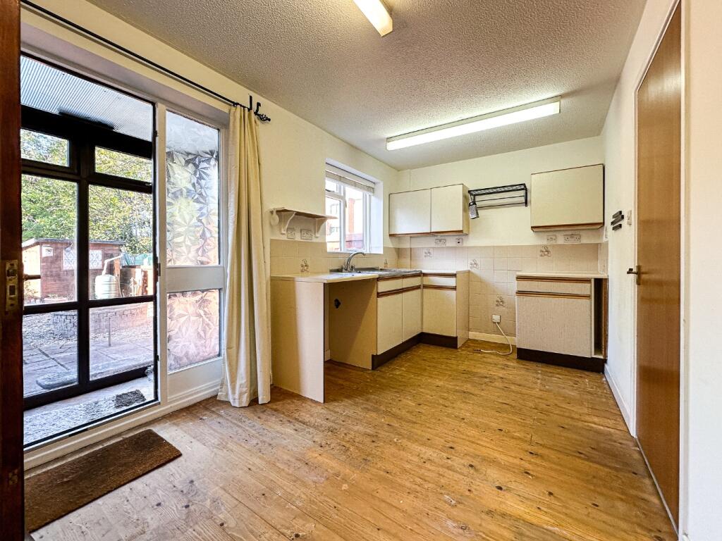 House in Bridgwater, Eastover, Somerset - More