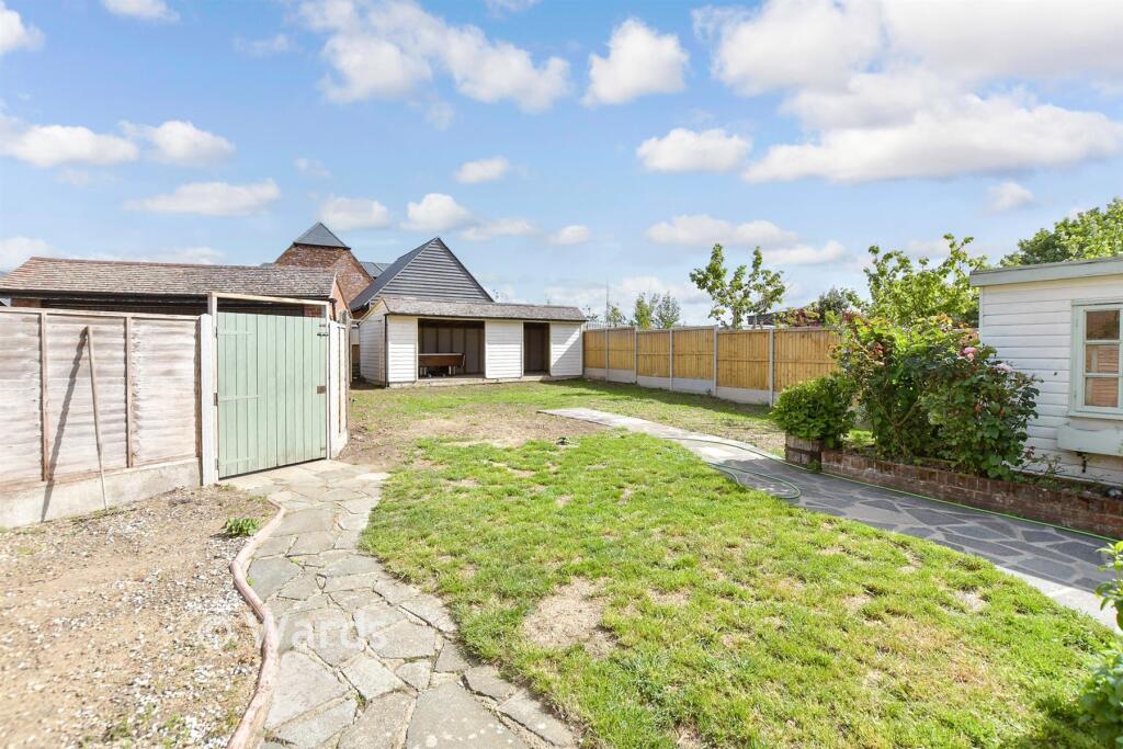 6-bed detached on Monkton Road, Minster, Ramsgate, Kent, £600,000