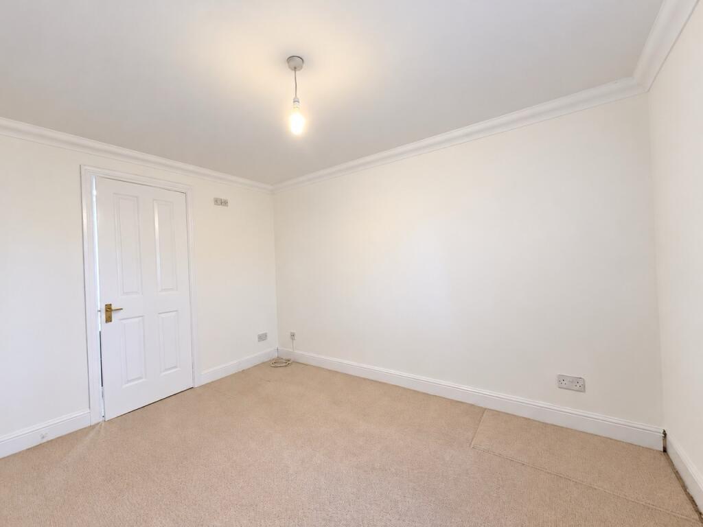 Apartment in Southall - More