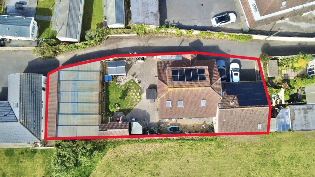 House in Weston-super-Mare, Sand Bay, Kewstoke - View 3