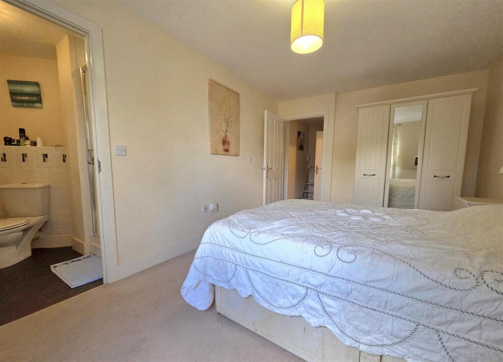 Apartment in Gloucester, Gloucestershire - More