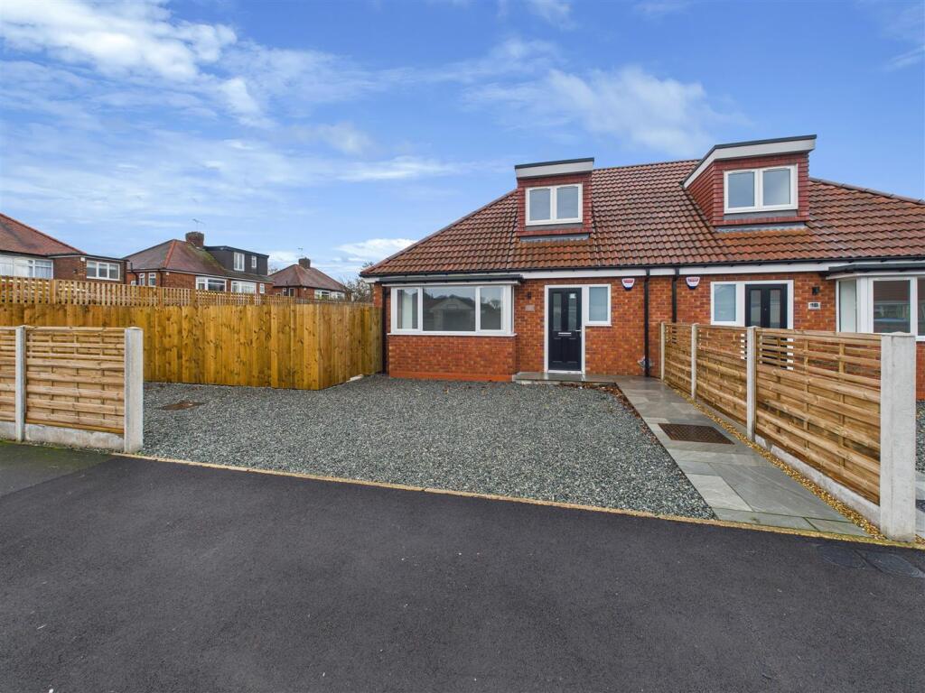 2-bed semi-detached on Voases Lane, Anlaby, Hull, £275,000