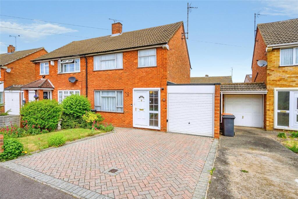 Main image of property: Buckwood Avenue, Dunstable, Bedfordshire, LU5