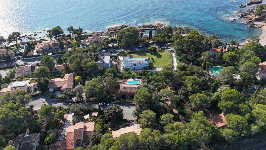 Main image of property: 83700 st-raphael