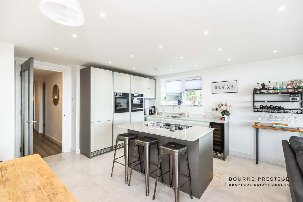 Infinity, Boscombe Overcliff Drive. Bournemouth photo 5