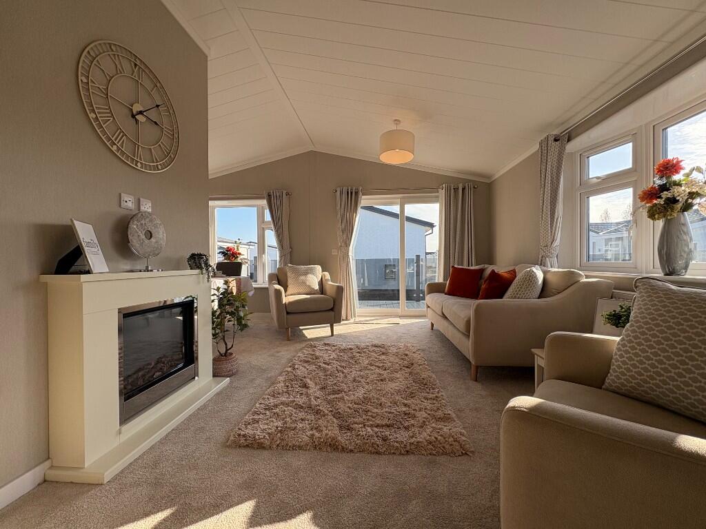 2-bed caravan on Sandy Bay, 
Canvey Island,
Essex, 
SS8 0DB, £320,000