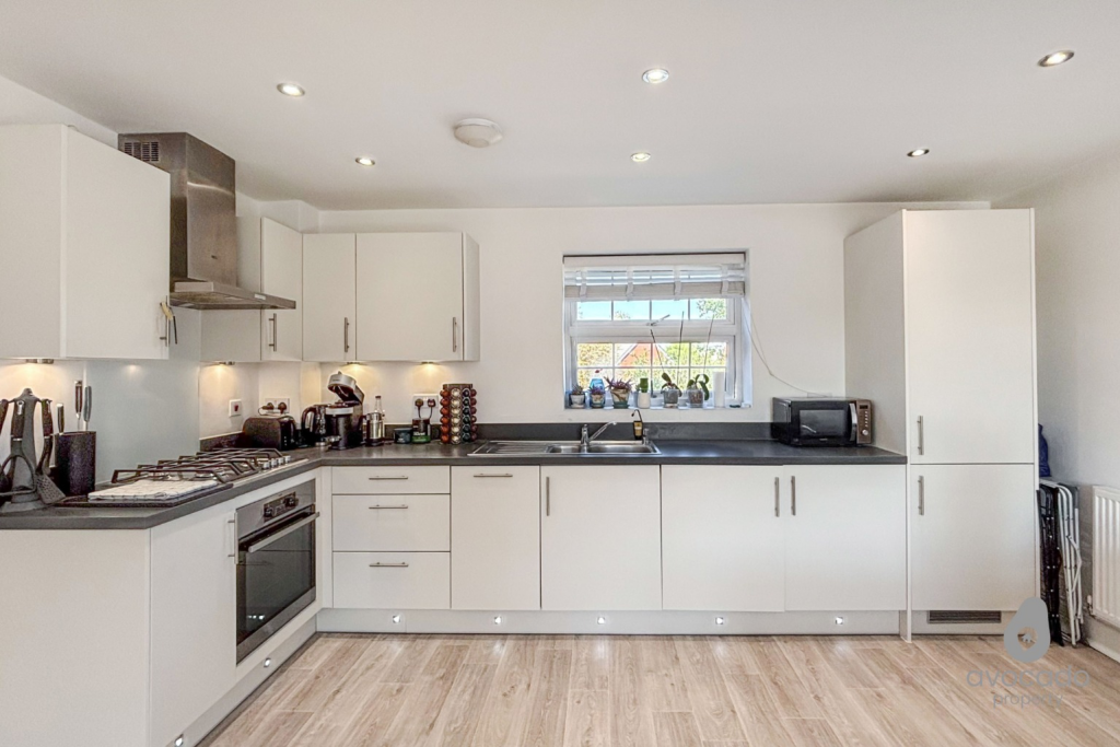Apartment in Three Mile Cross, Mereoak Park, Shinfield - View 3