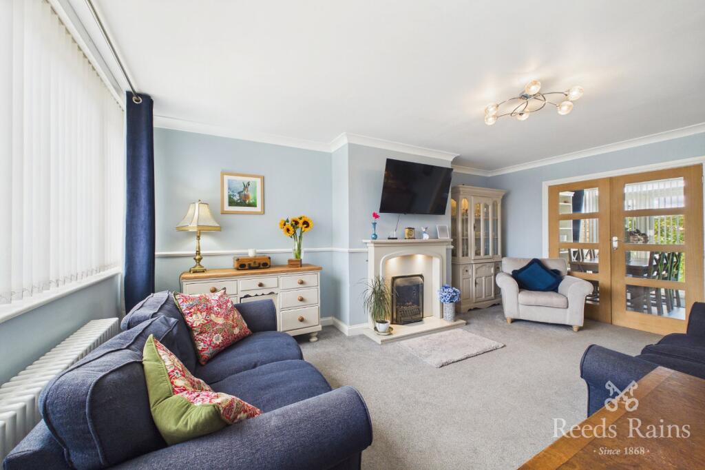 House in Wakefield, Featherstone - View 2
