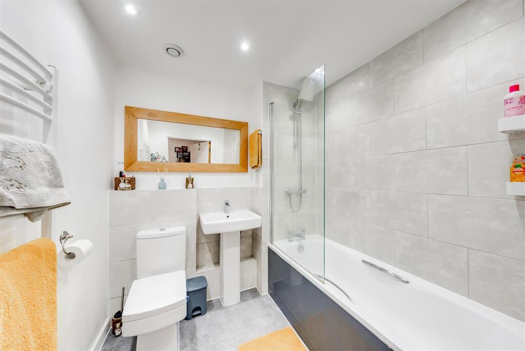 Apartment in London - More