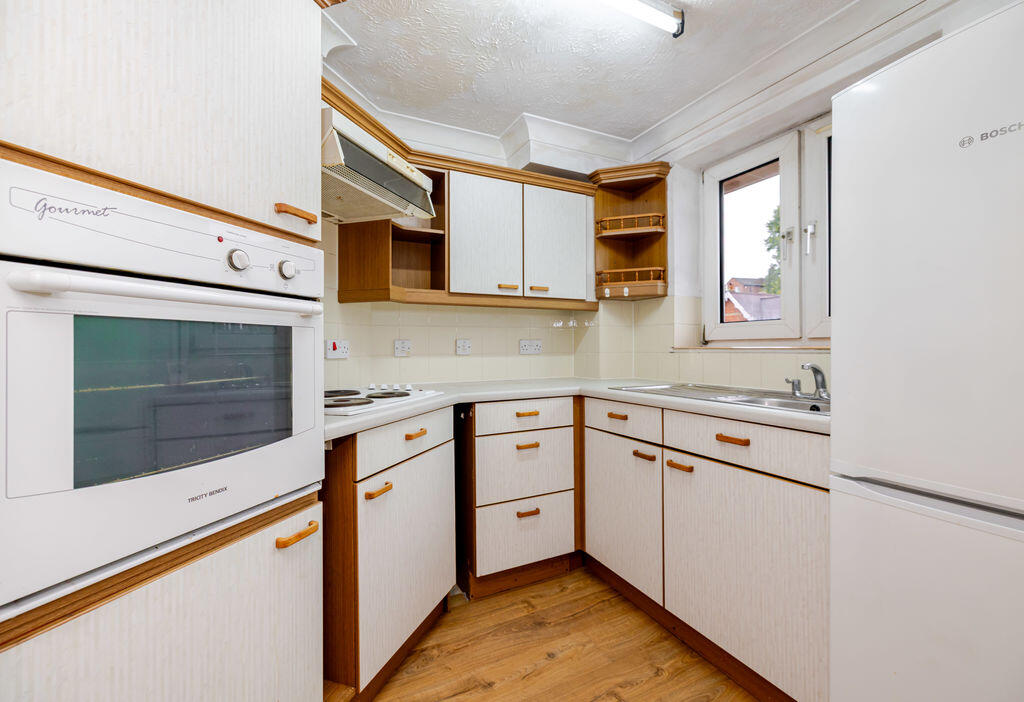 Apartment in Croydon - View 3