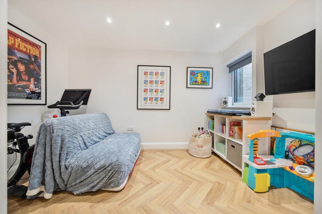 House in Bromley - View 5