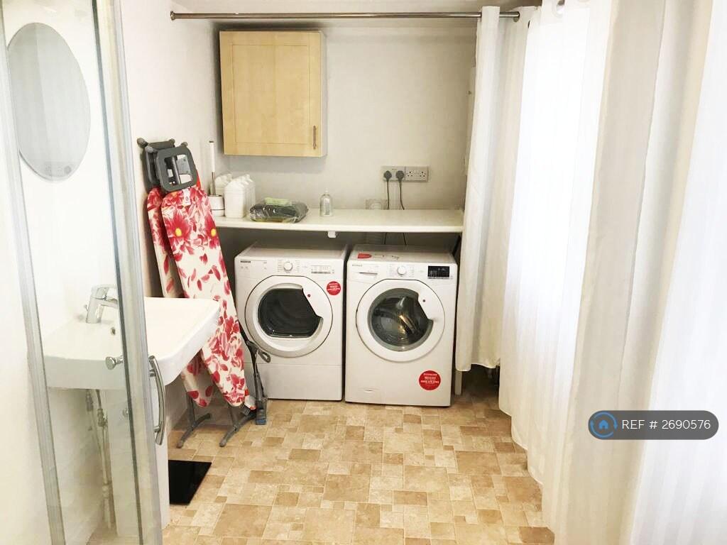 1 bedroom house share for rent