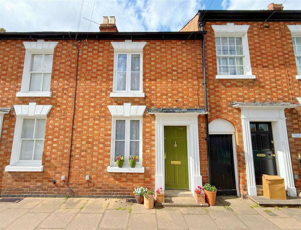 2-bed house on College Street, Stratford-upon-Avon, £395,000