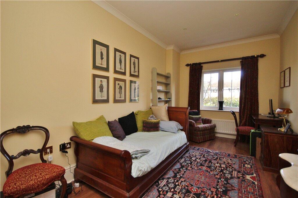 Apartment in Guildford, Surrey - More